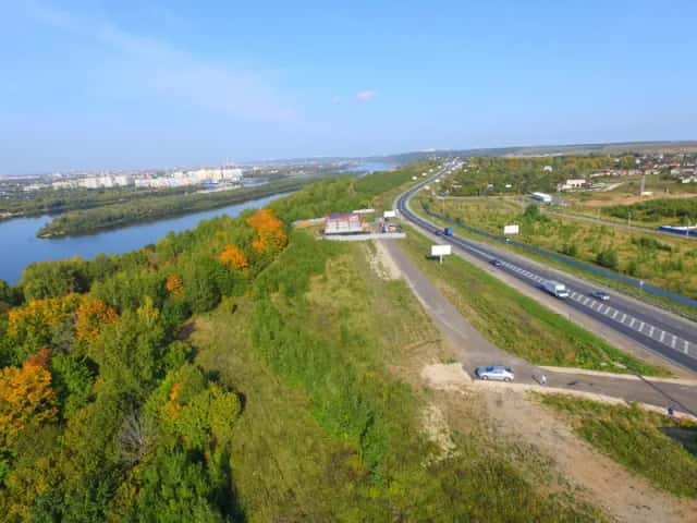 Участок под базу отдыха на высоком берегу р. Ока с выходом на горнолыжный склон "Спортивной деревни"